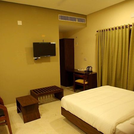 Kira Palace Residency Hotel เออร์นาคูลัม ภายนอก รูปภาพ