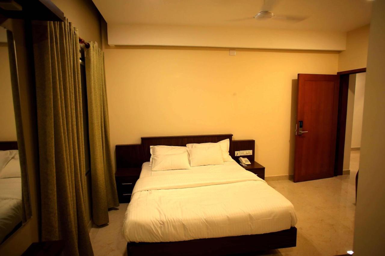 Kira Palace Residency Hotel เออร์นาคูลัม ภายนอก รูปภาพ