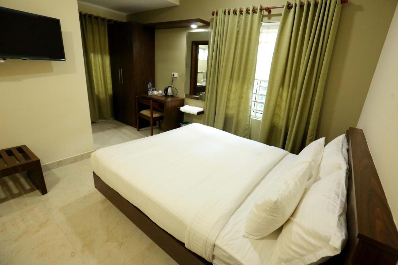 Kira Palace Residency Hotel เออร์นาคูลัม ภายนอก รูปภาพ
