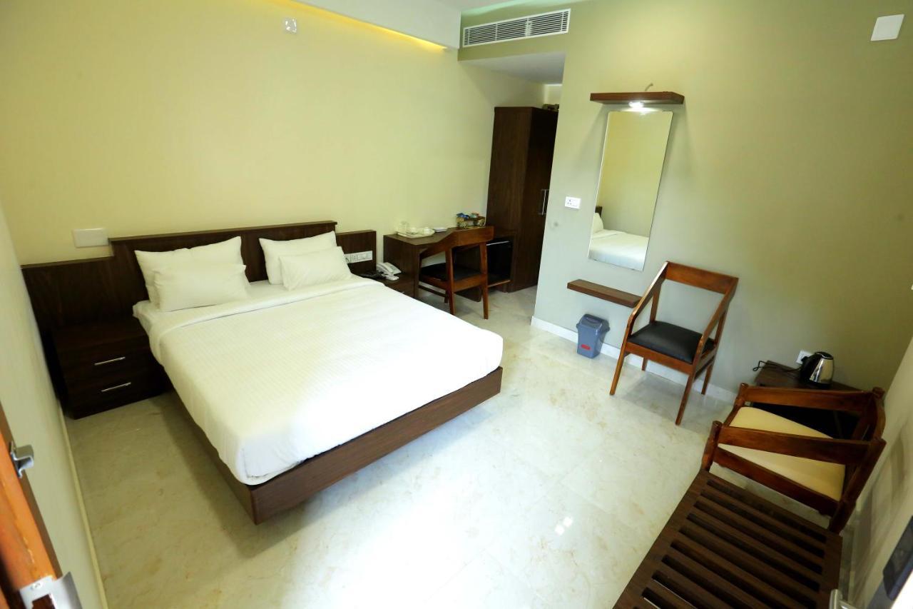 Kira Palace Residency Hotel เออร์นาคูลัม ภายนอก รูปภาพ