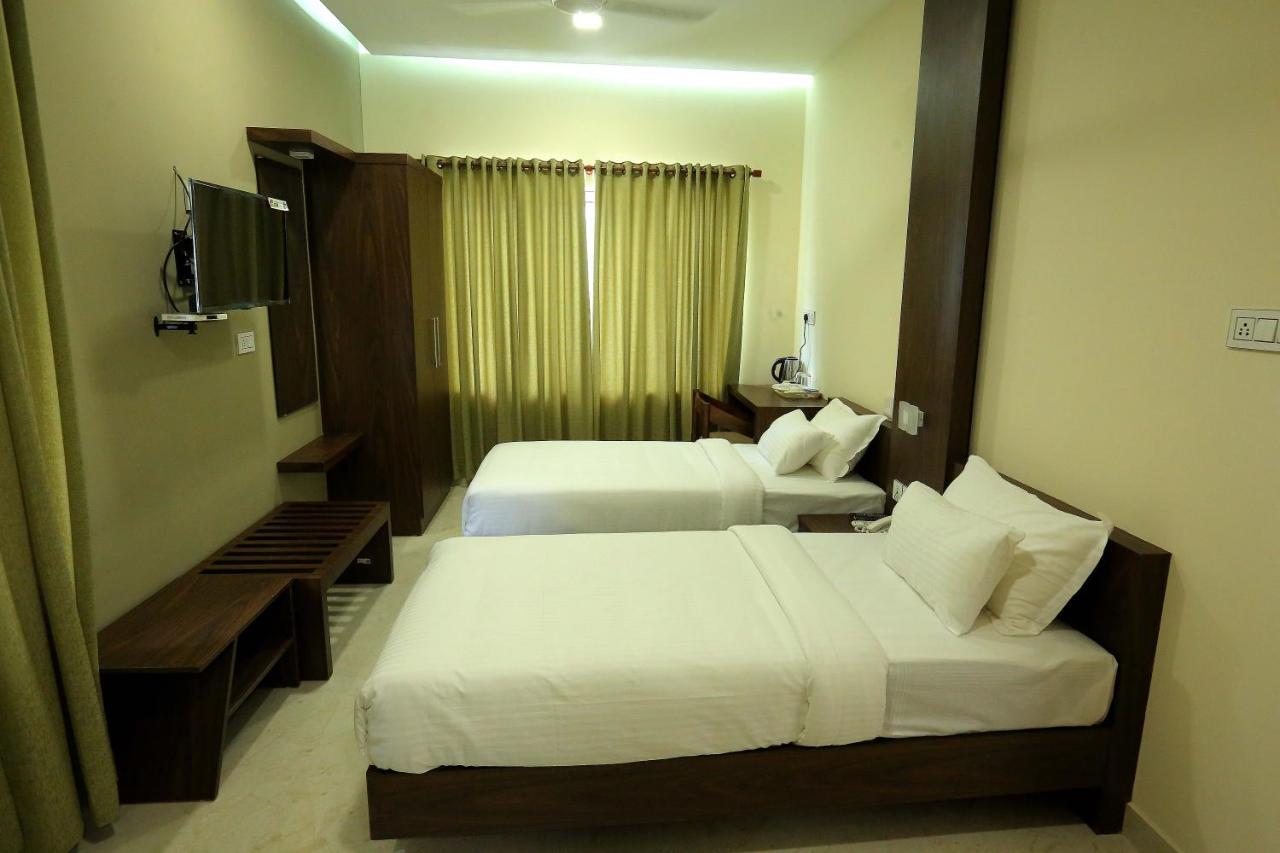 Kira Palace Residency Hotel เออร์นาคูลัม ภายนอก รูปภาพ