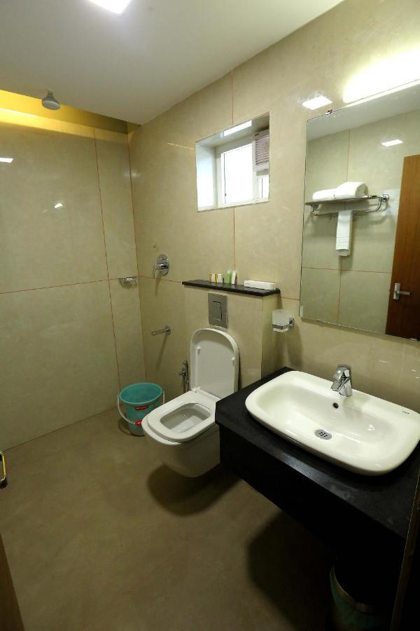 Kira Palace Residency Hotel เออร์นาคูลัม ภายนอก รูปภาพ