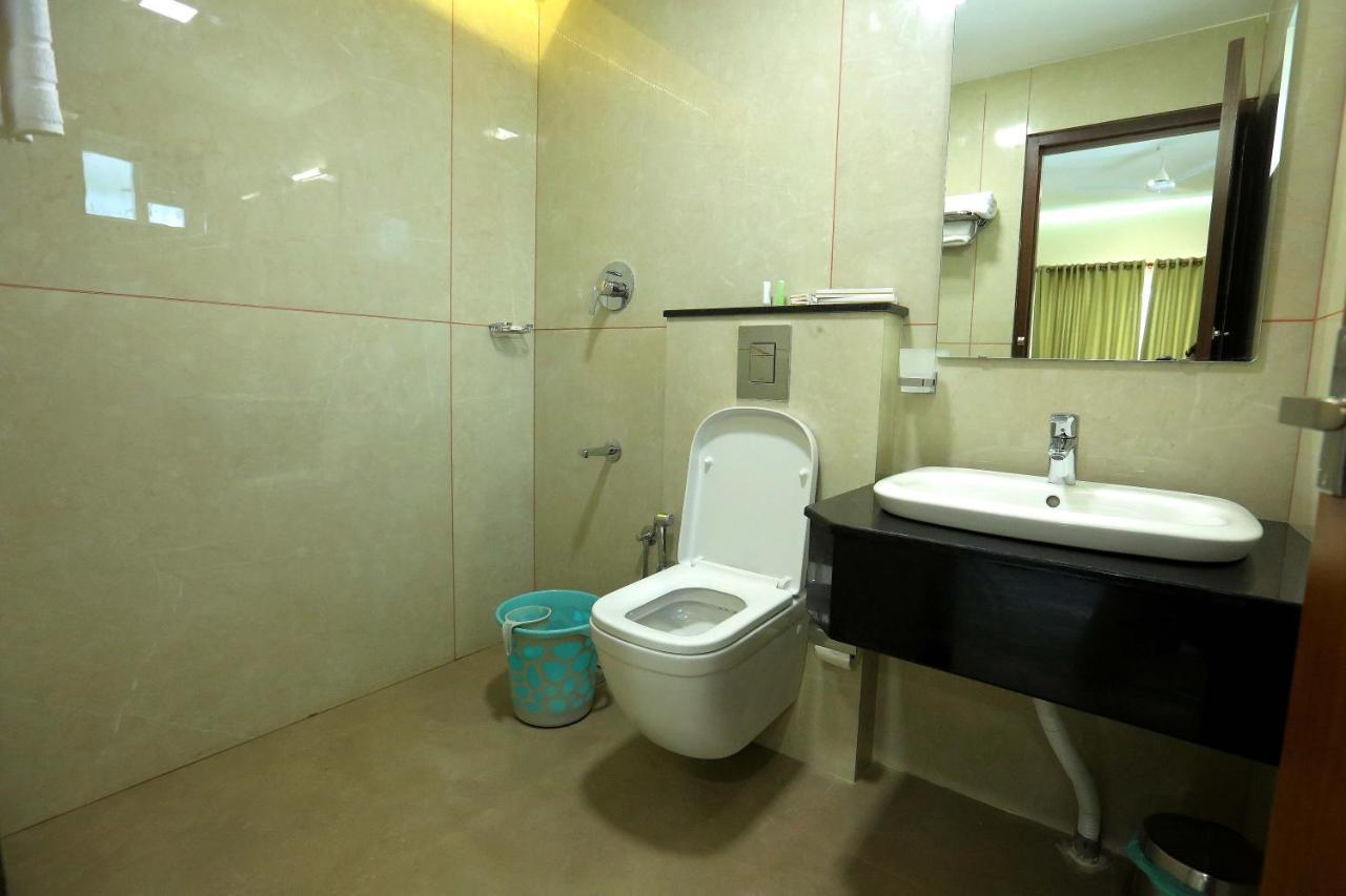 Kira Palace Residency Hotel เออร์นาคูลัม ภายนอก รูปภาพ