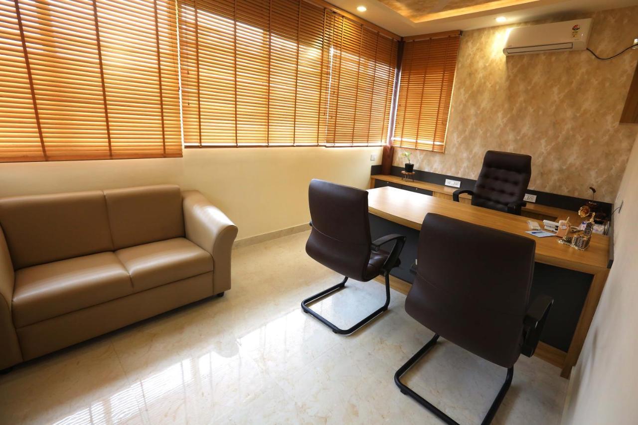 Kira Palace Residency Hotel เออร์นาคูลัม ภายนอก รูปภาพ